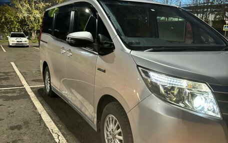 Toyota Noah III, 2014 год, 1 945 000 рублей, 17 фотография