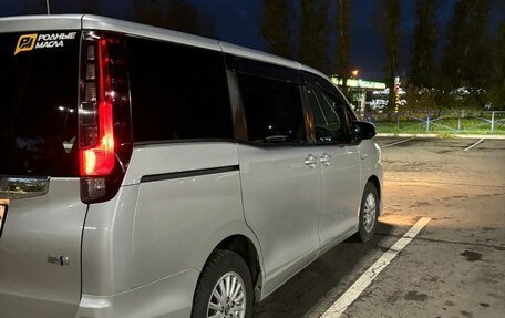 Toyota Noah III, 2014 год, 1 945 000 рублей, 18 фотография