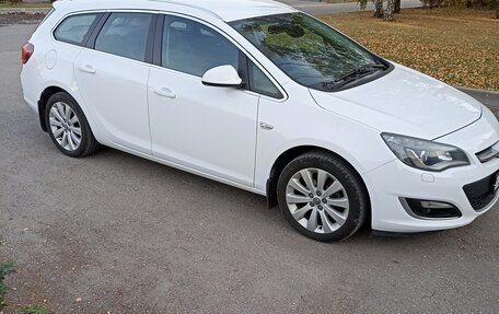 Opel Astra J, 2014 год, 1 500 000 рублей, 4 фотография