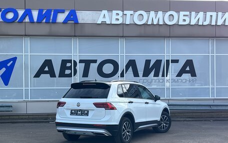 Volkswagen Tiguan II, 2018 год, 2 722 000 рублей, 2 фотография