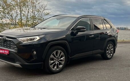 Toyota RAV4, 2020 год, 3 000 000 рублей, 2 фотография