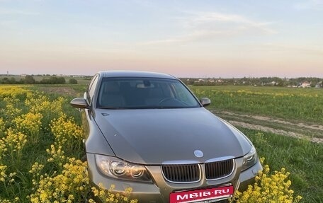 BMW 3 серия, 2007 год, 700 000 рублей, 24 фотография