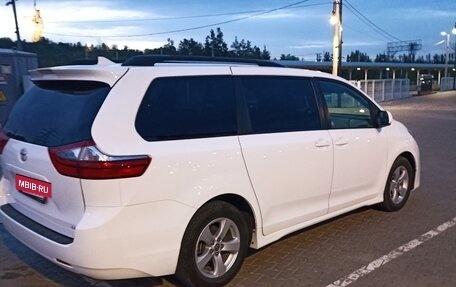 Toyota Sienna III, 2019 год, 3 200 000 рублей, 5 фотография