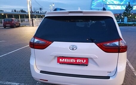 Toyota Sienna III, 2019 год, 3 200 000 рублей, 6 фотография