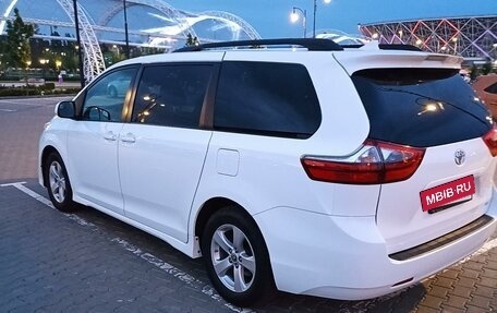 Toyota Sienna III, 2019 год, 3 200 000 рублей, 7 фотография