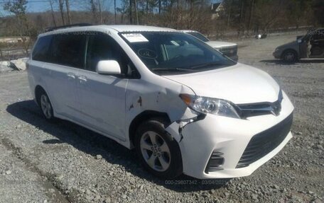 Toyota Sienna III, 2019 год, 3 200 000 рублей, 19 фотография