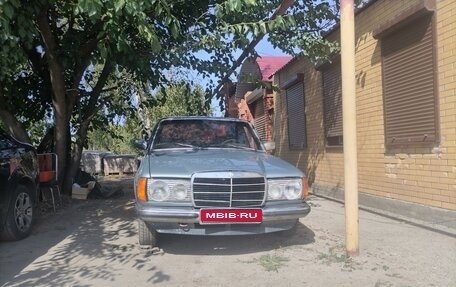 Mercedes-Benz W123, 1982 год, 250 000 рублей, 1 фотография