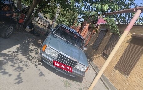 Mercedes-Benz W123, 1982 год, 250 000 рублей, 3 фотография