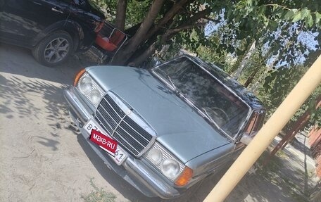 Mercedes-Benz W123, 1982 год, 250 000 рублей, 4 фотография