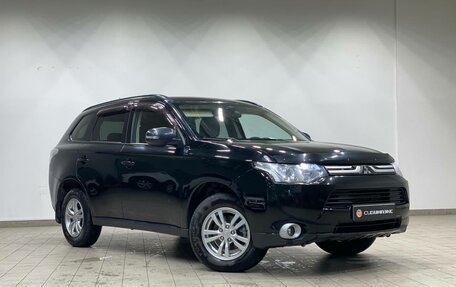 Mitsubishi Outlander III рестайлинг 3, 2013 год, 1 670 000 рублей, 3 фотография