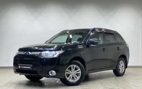 Mitsubishi Outlander III рестайлинг 3, 2013 год, 1 670 000 рублей, 2 фотография