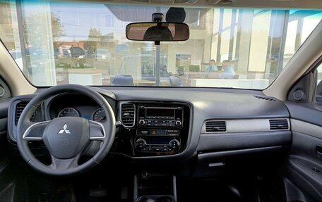 Mitsubishi Outlander III рестайлинг 3, 2014 год, 1 774 000 рублей, 14 фотография