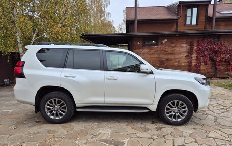 Toyota Land Cruiser Prado 150 рестайлинг 2, 2017 год, 4 200 000 рублей, 2 фотография