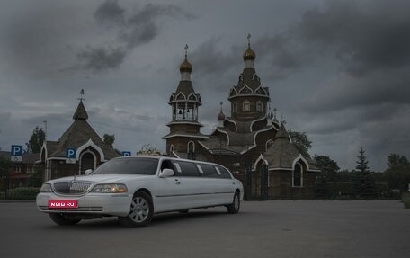 Lincoln Town Car III рестайлинг, 2003 год, 600 000 рублей, 1 фотография