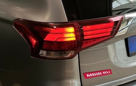 Mitsubishi Outlander III рестайлинг 3, 2018 год, 2 295 000 рублей, 11 фотография