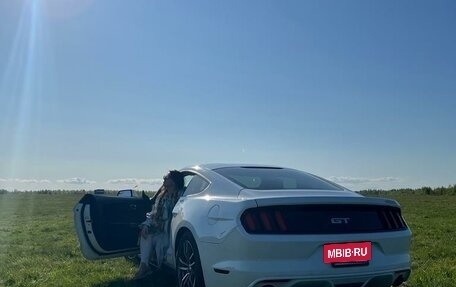 Ford Mustang VI рестайлинг, 2015 год, 2 650 000 рублей, 26 фотография