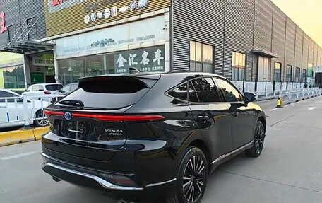 Toyota Venza, 2023 год, 3 950 100 рублей, 4 фотография