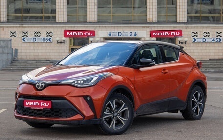 Toyota C-HR I рестайлинг, 2021 год, 2 800 000 рублей, 1 фотография