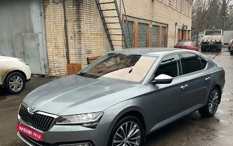 Skoda Superb III рестайлинг, 2021 год, 4 000 000 рублей, 2 фотография