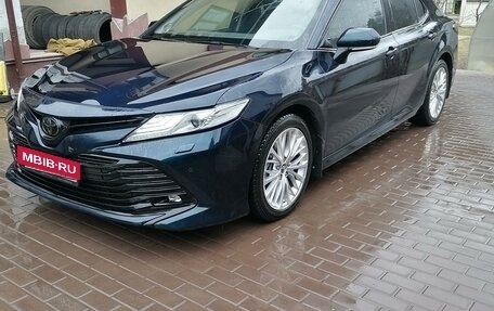 Toyota Camry, 2018 год, 3 300 000 рублей, 1 фотография