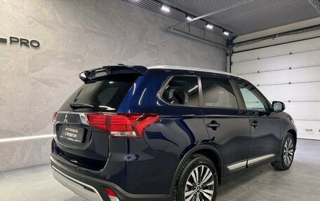 Mitsubishi Outlander III рестайлинг 3, 2019 год, 2 949 000 рублей, 4 фотография