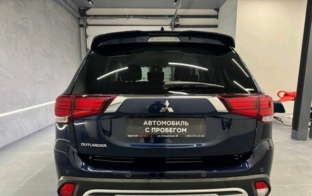 Mitsubishi Outlander III рестайлинг 3, 2019 год, 2 949 000 рублей, 5 фотография