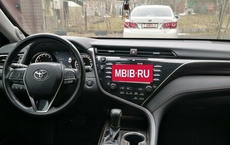 Toyota Camry, 2018 год, 3 300 000 рублей, 7 фотография