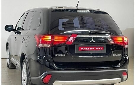 Mitsubishi Outlander III рестайлинг 3, 2016 год, 2 045 000 рублей, 5 фотография