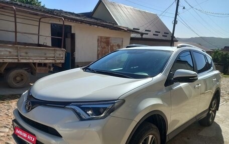 Toyota RAV4, 2017 год, 2 950 000 рублей, 2 фотография