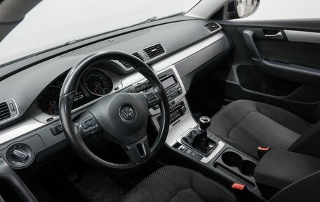 Volkswagen Passat B7, 2011 год, 1 090 000 рублей, 12 фотография