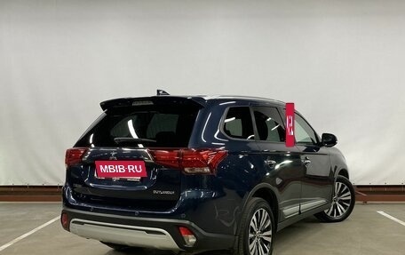 Mitsubishi Outlander III рестайлинг 3, 2018 год, 2 929 000 рублей, 8 фотография