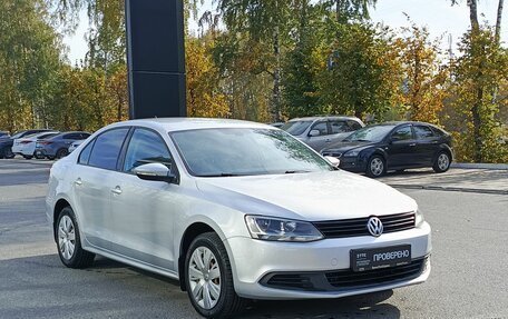 Volkswagen Jetta VI, 2013 год, 1 080 100 рублей, 3 фотография