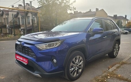 Toyota RAV4, 2021 год, 4 300 000 рублей, 4 фотография