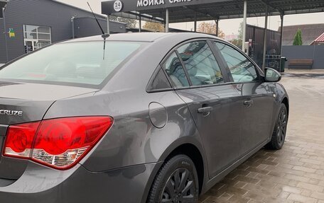 Chevrolet Cruze II, 2010 год, 740 000 рублей, 4 фотография