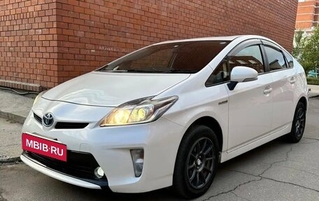 Toyota Prius, 2014 год, 1 295 000 рублей, 3 фотография