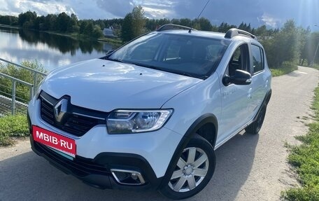 Renault Sandero II рестайлинг, 2019 год, 980 000 рублей, 1 фотография