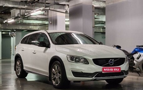 Volvo V60 Cross Country II, 2016 год, 2 490 000 рублей, 1 фотография