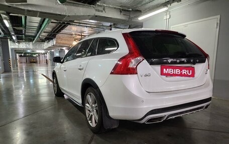 Volvo V60 Cross Country II, 2016 год, 2 490 000 рублей, 4 фотография