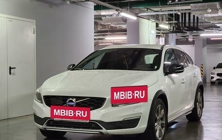 Volvo V60 Cross Country II, 2016 год, 2 490 000 рублей, 2 фотография