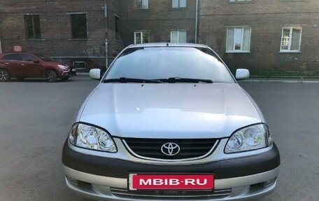 Toyota Avensis III рестайлинг, 2001 год, 690 000 рублей, 3 фотография