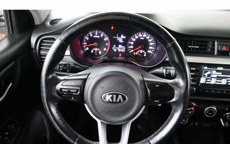 KIA Rio IV, 2018 год, 992 000 рублей, 8 фотография