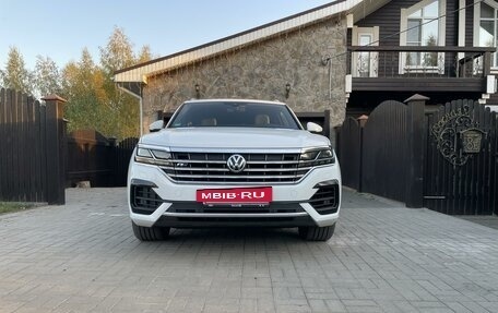 Volkswagen Touareg III, 2019 год, 5 990 000 рублей, 2 фотография