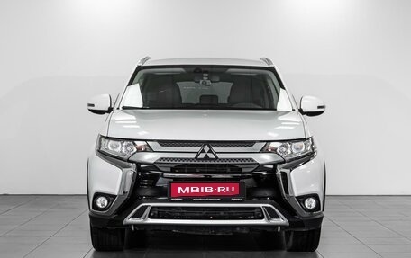 Mitsubishi Outlander III рестайлинг 3, 2019 год, 2 644 000 рублей, 3 фотография