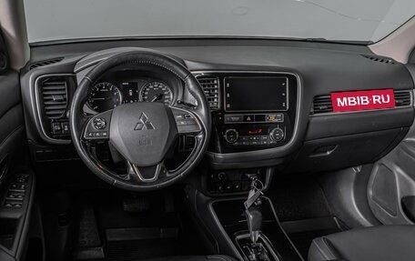 Mitsubishi Outlander III рестайлинг 3, 2019 год, 2 644 000 рублей, 6 фотография