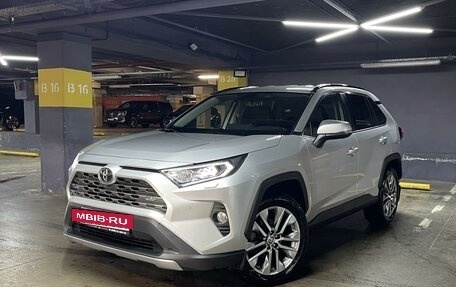 Toyota RAV4, 2021 год, 3 790 000 рублей, 2 фотография