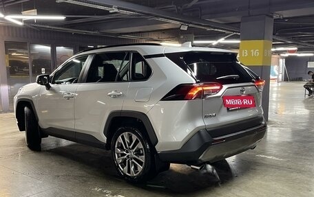 Toyota RAV4, 2021 год, 3 790 000 рублей, 8 фотография