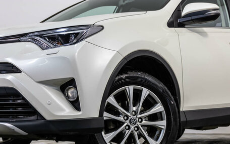 Toyota RAV4, 2018 год, 2 499 000 рублей, 24 фотография