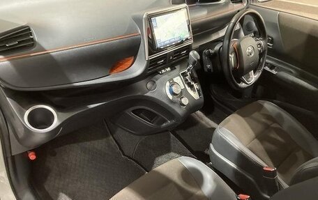 Toyota Sienta II, 2021 год, 1 305 000 рублей, 9 фотография