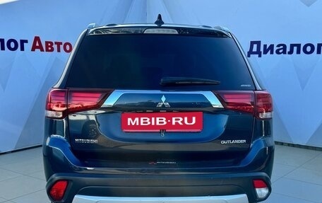 Mitsubishi Outlander III рестайлинг 3, 2018 год, 2 561 000 рублей, 5 фотография