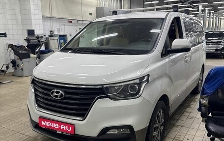 Hyundai H-1 II рестайлинг, 2019 год, 3 490 000 рублей, 1 фотография